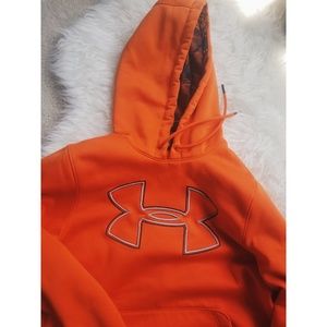 🌟 Under Armour Hoodie